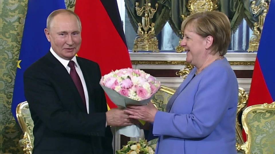 В Кремле проходят переговоры Владимира Путина и Ангелы Меркель