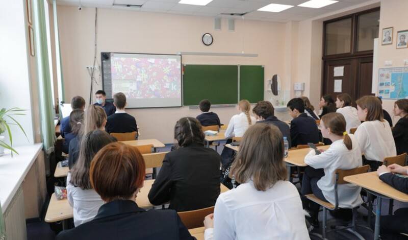 «Единая Россия»: Учебный год для школьников начнется 1 сентября в очном формате