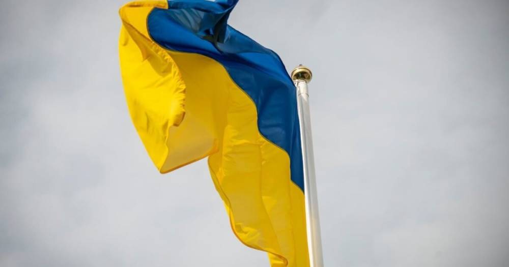 В зоне ООС на Донбассе подняли флаг Украины: его будут видеть с оккупированных территорий