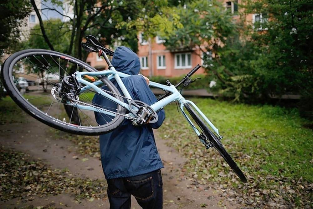 Из подъезда дома в Тверской области пропал дорогой велосипед