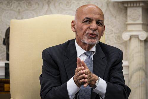 Посол России в Кабуле Жирнов заявил, что экс-президент Афганистана Гани отказывался обсуждать мирный процесс в стране