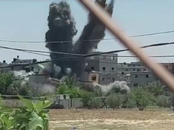 Завершивший войну с ХАМАСом в мае Израиль возобновил авиаудары по сектору Газа