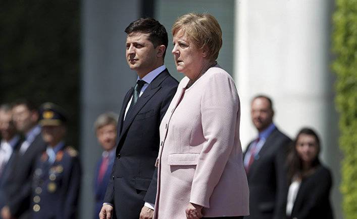 Страна (Украина): "На пороге эскалации напряженности с Западом". Чего ждать Украине после встреч Меркель с Путиным и с Зеленским