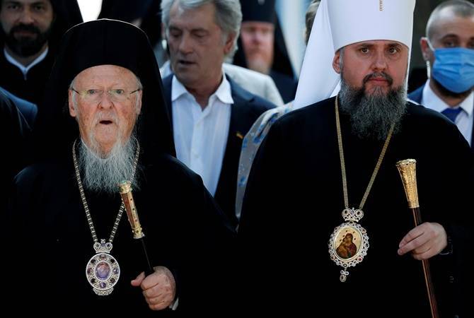 Вселенский патриарх Варфоломей проводит литургию в Софийском соборе