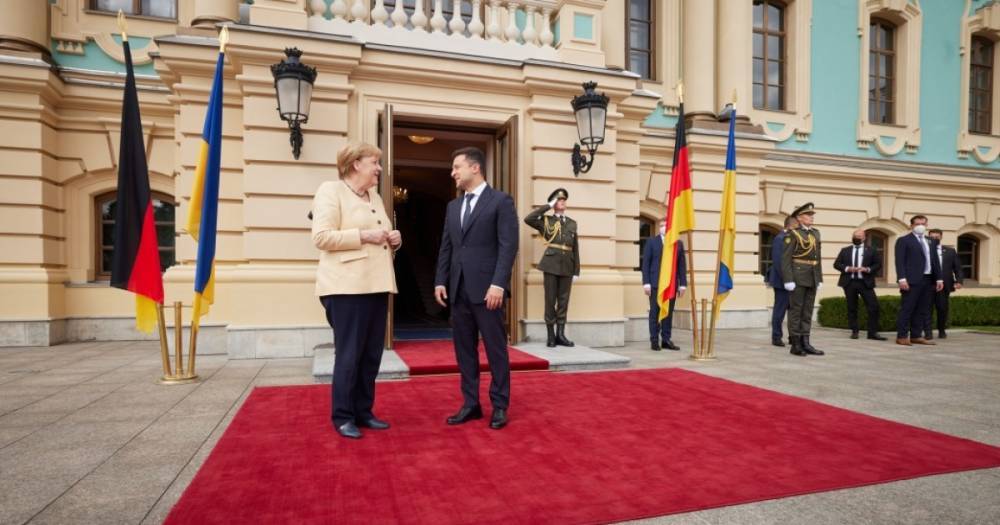 Зеленский призвал Меркель давить на Россию, пока нет прогресса в нормандском формате