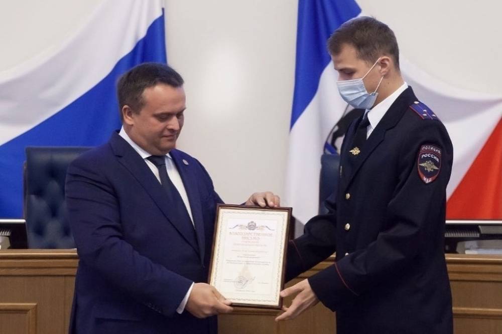 В День государственного флага Андрей Никитин вручил награды новгородцам