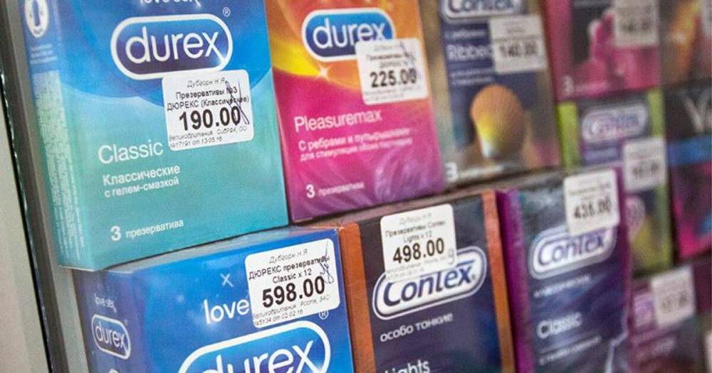 Неизвестные вынесли все презервативы из магазина в Москве