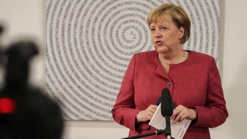 "Меркель сдала интересы Германии в угоду США": Дудчак об угрозах "Северному потоку — 2"