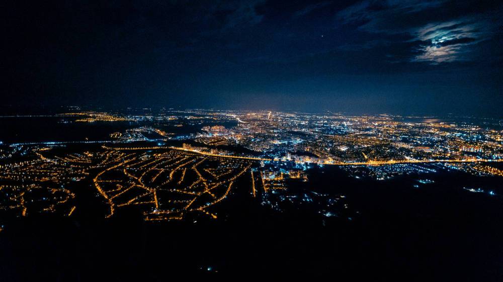 Воронежский фотограф сделал снимки ночного города с головокружительной высоты