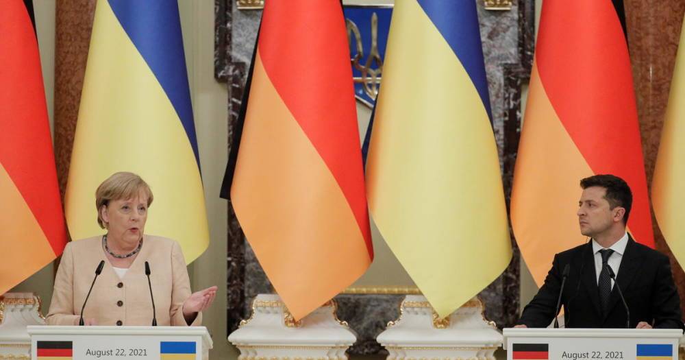 Захарова оценила отсутствие флага ЕС на встрече Меркель и Зеленского