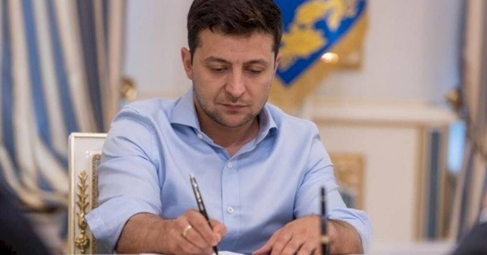 Зеленский "запустил" санкции СНБО против Деркача и Пушилина