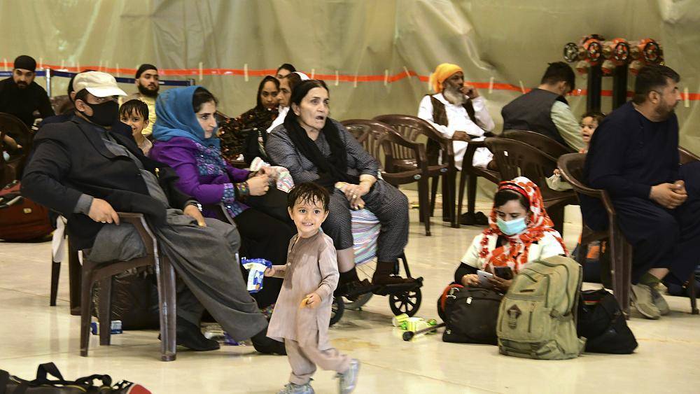 Страны мира спорят о том, где разместить афганских беженцев