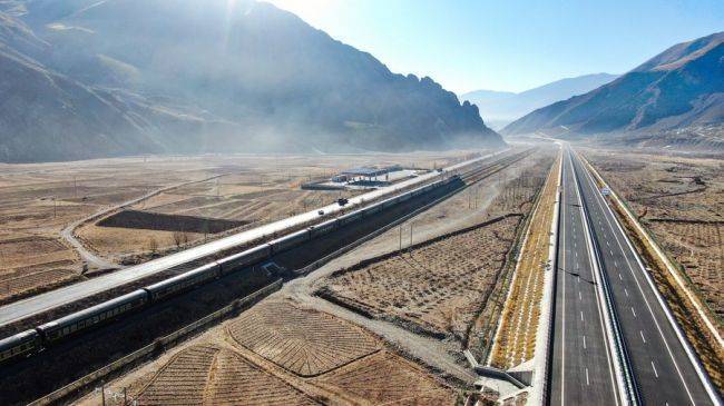 Самая высотная в мире скоростная автомагистраль была введена в эксплуатацию в Китае