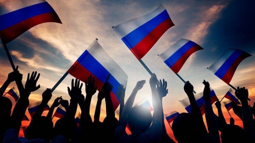 Самые яркие моменты празднования Дня флага России попали на видео