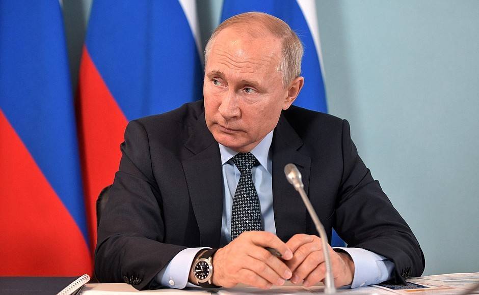 Путин призвал выплатить пенсионерам по десять тысяч рублей