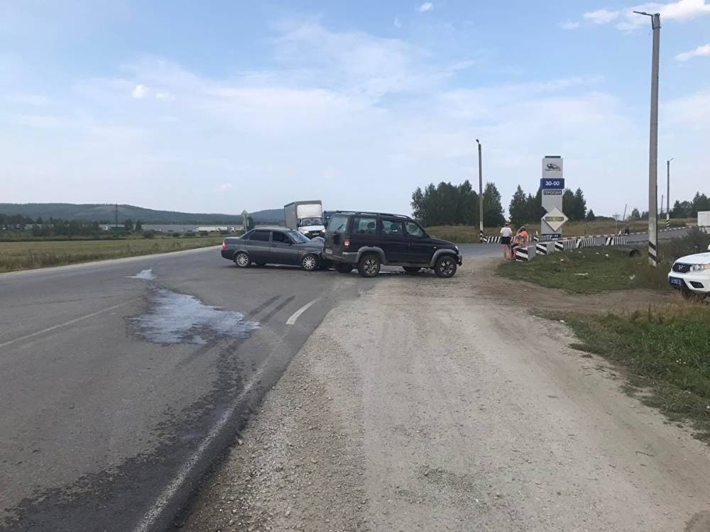 В Челябинской области в ДТП на М-5 пожилой водитель погиб, трое пассажиров получили травмы