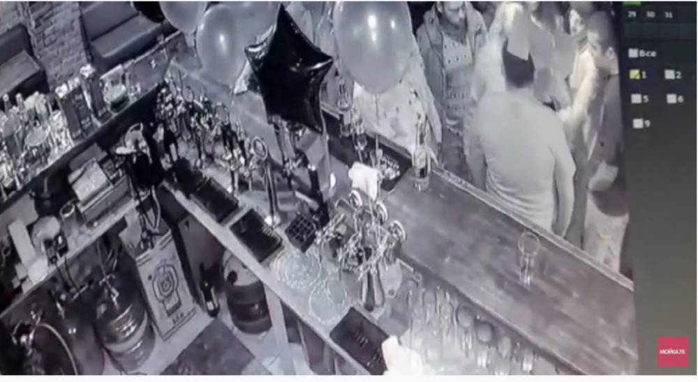 В Гатчинском баре мужчина обстрелял другого посетителя