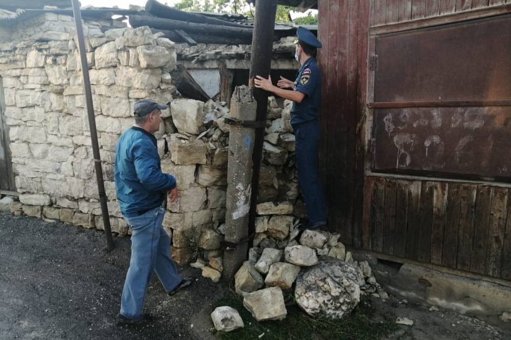 В Дагестане сель повредил жилой дом, 5 автомобилей и дорогу
