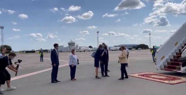 В Германии удивились скромной встрече своего канцлера в Киеве