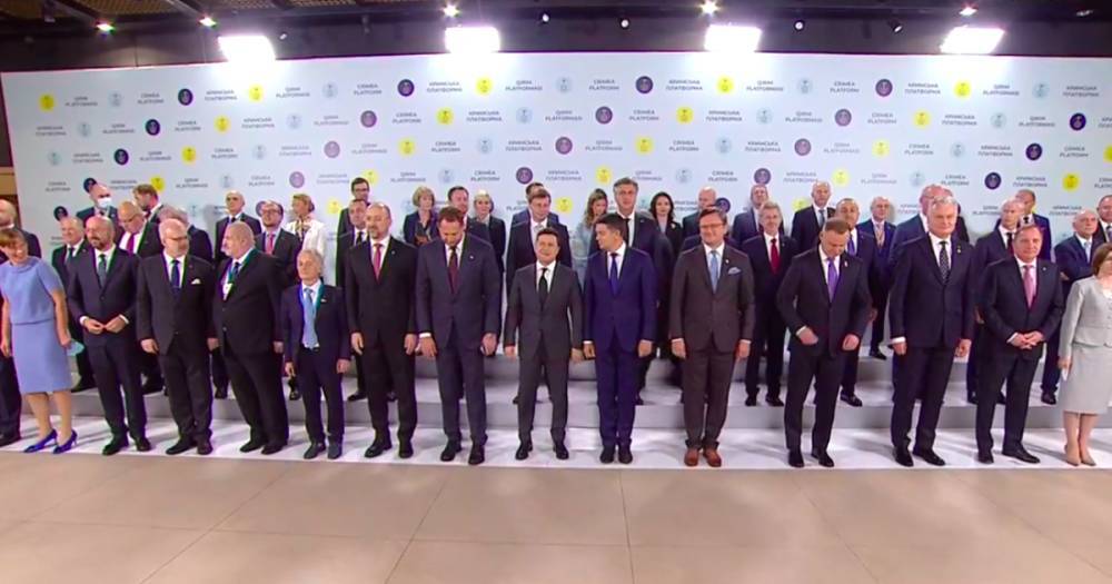 В Киеве проходят одновременно саммит "Крымской платформы" и саммит первых леди и джентльменов