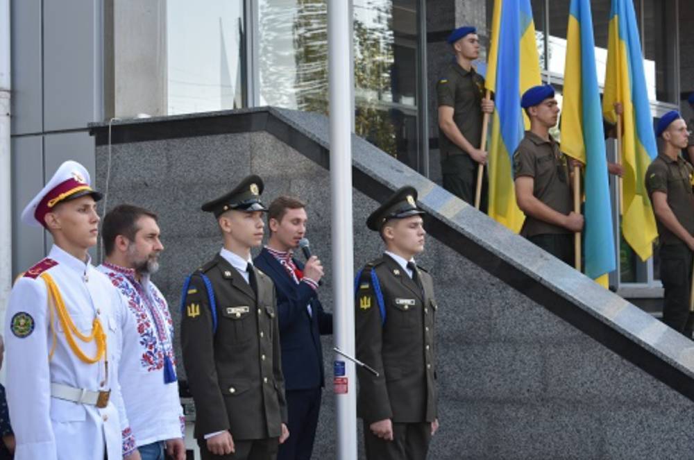 В Северодонецке торжественно подняли Государственный Флаг Украины