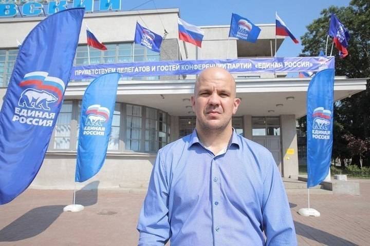 Задержанного за взятку петербургского депутата «Единой России» исключили из партии