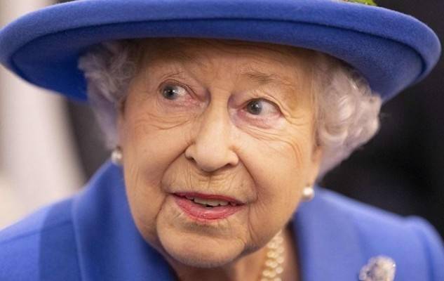 Елизавета II собирается подать в суд на принца Гарри и Меган Маркл