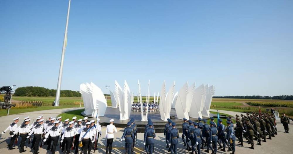 Президент Зеленский открыл на Черкасчине уникальный арт-комплекс "Сердце Украины"
