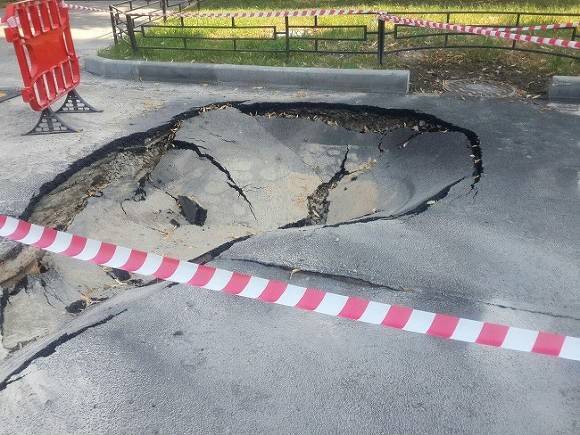 Автомобильный мост обрушился вместе с машиной под Волгоградом