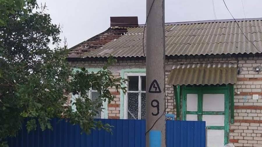 Шквалистый ветер повредил крыши домов и учреждений под Волгоградом