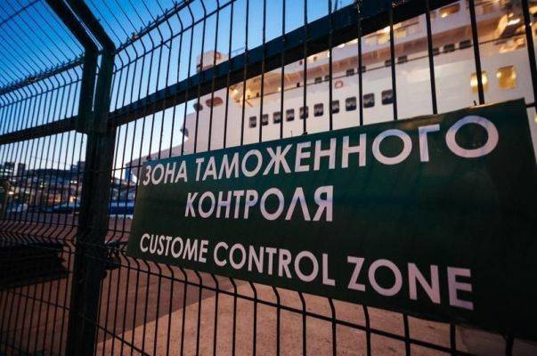 Во Владивостоке таможенник осужден на 12 лет строго режима за взятку в 34 млн рублей