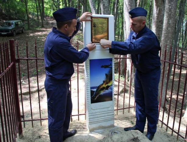 Росгвардия почтила память погибших в Великую Отечественную летчиков