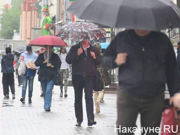 Штормовое предупреждение продлено: в Свердловской области сохранится непогода
