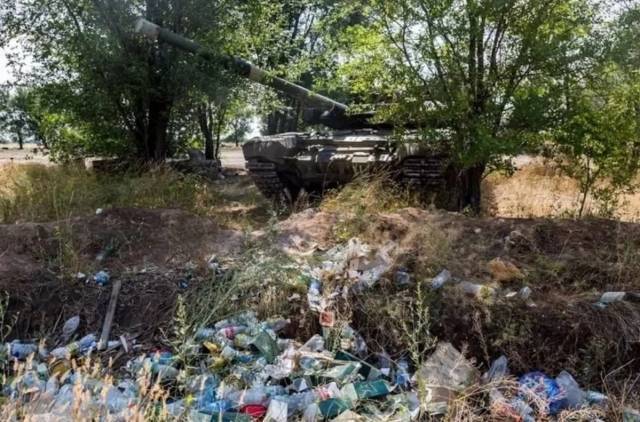 Курьез: В России на мусорной свалке найден бесхозный танк Т-90 (ФОТО)