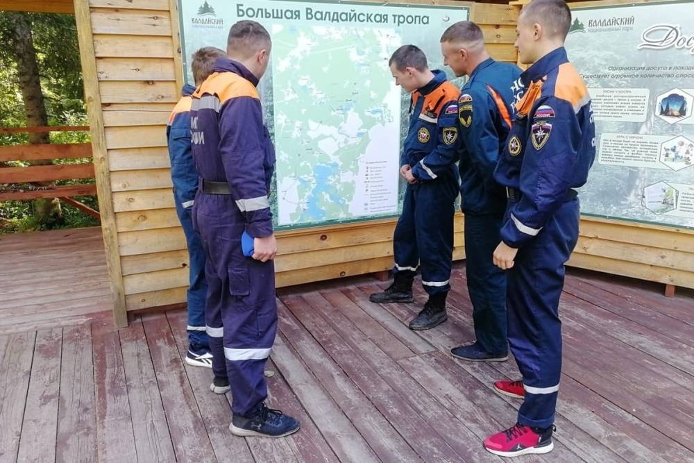 Новгородские спасателей прогулялись по Большой Валдайской тропе