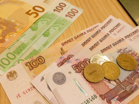 Новосибирские пенсионеры купят на «предвыборную» выплату «сапоги от Путина»