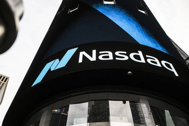 Американский индекс акций высокотехнологичных компаний NASDAQ преодолел отметку в 15 тысяч пунктов