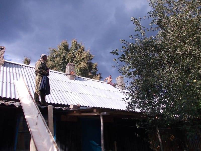 В селе Ворга Смоленской области отремонтировали крышу многоквартирного дома