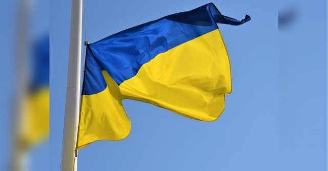 В Киеве подростки подожгли флаг Украины