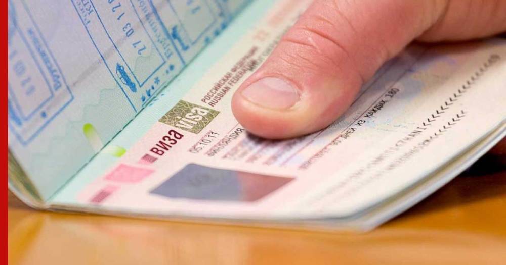 Иностранцы смогут получать полугодовую визу в России при наличии брони в отеле