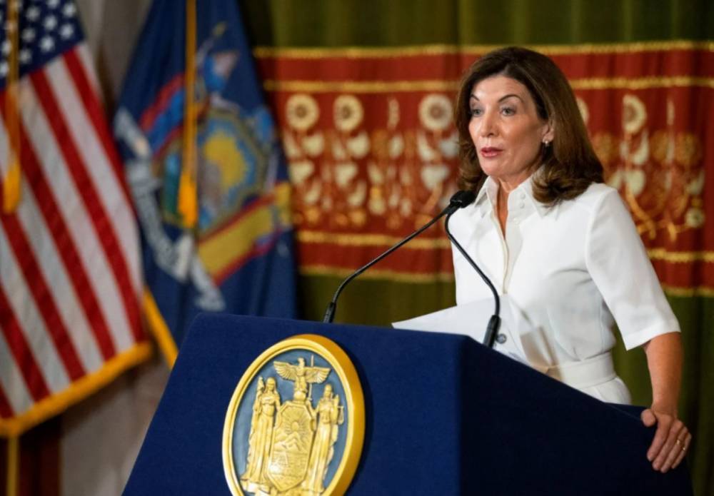 В Нью-Йорке губернатором впервые стала женщина