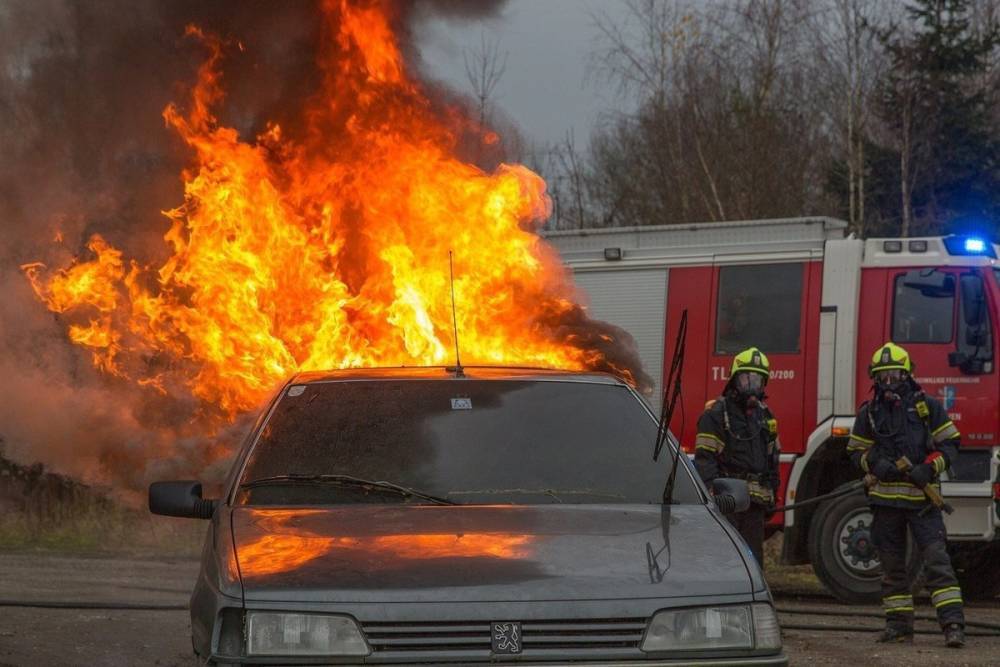 В Рязани пьяный мужчина сжег машину соседа из-за старой обиды