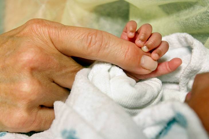 В перинатальном центре в Запорожье младенцу нанесли тяжелые травмы сразу после рождения