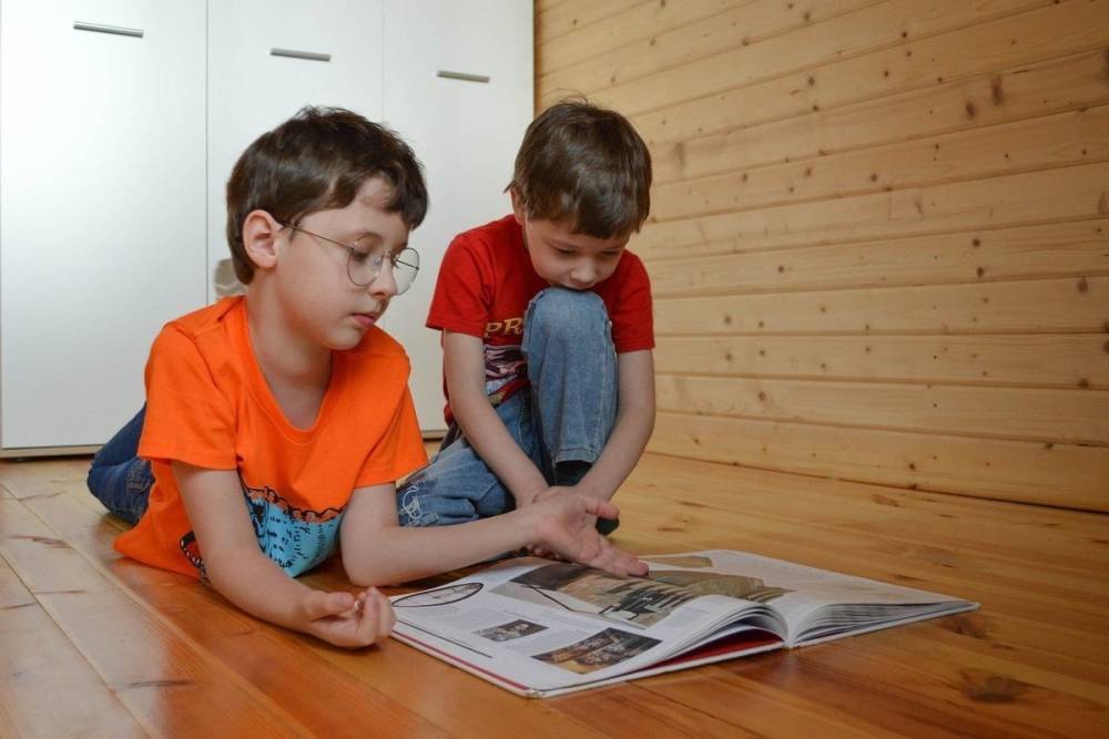 Каждый третий российский школьник провел каникулы дома