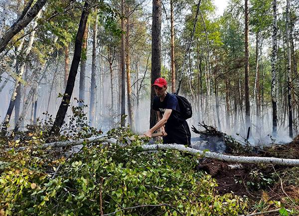 В МЧС опровергли набор добровольцев для тушения лесного пожара под Первоуральском
