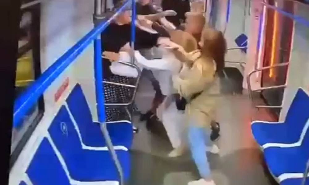 Появилось видео конфликта в метро с семьей мальчика-аутиста