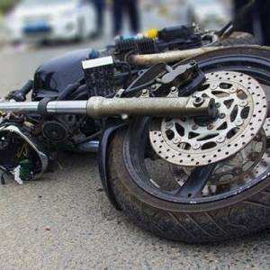 В Запорожской области мотоциклист врезался в столб: 20-летний водитель погиб на месте