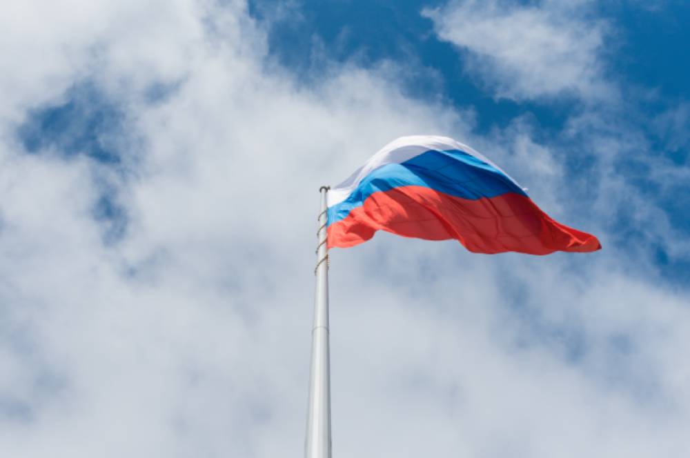 Путин поддержал идею поднимать государственный флаг в российских школах