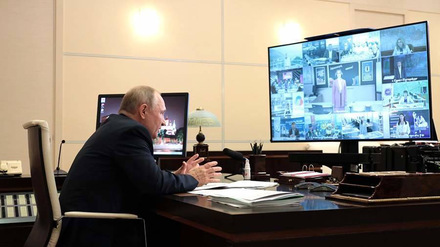 Педагог из Ярославля пожаловалась Путину на образ учителя из шоу «Наша Russia»