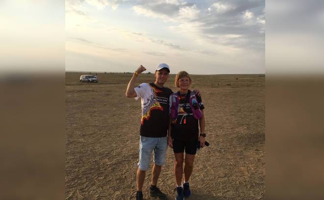 Сосновоборские ультрамарафонцы одолели жаркий пустынный забег в Волгоградской области